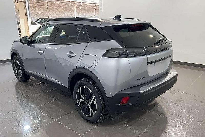 Usata Peugeot 2008 Allure 101 CV (74 kW) 2025 Grigio SUV