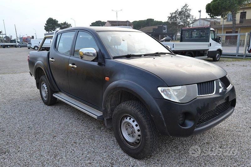 Usata Mitsubishi L200 136 CV (100 kW) 2010 Nero Pick-up