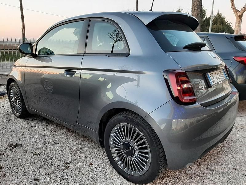 Usata Fiat 500e Icon 86 kW (118 CV) 2021 Grigio Berlina