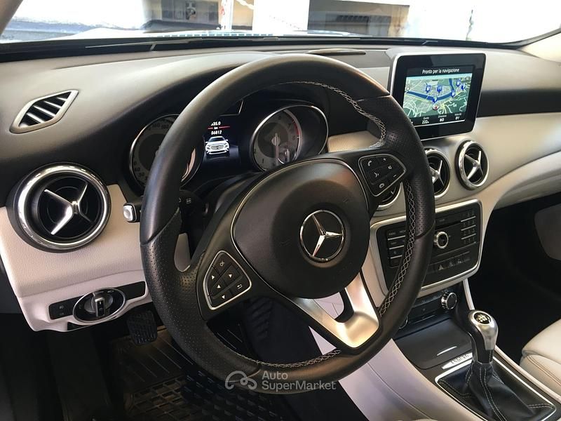 Usata Mercedes GLA180 122 CV (89 kW) 2016 Nero SUV