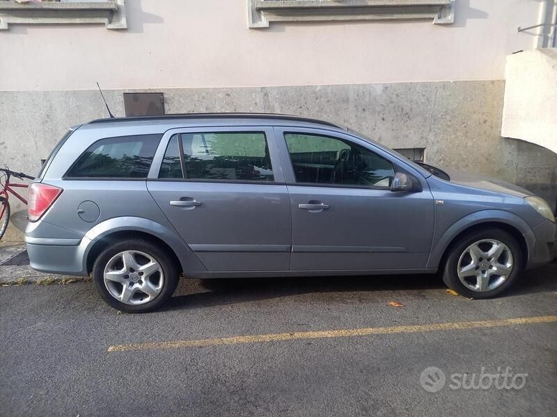 Usata Opel Astra 60 CV (44 kW) 2007 Blu Station wagon