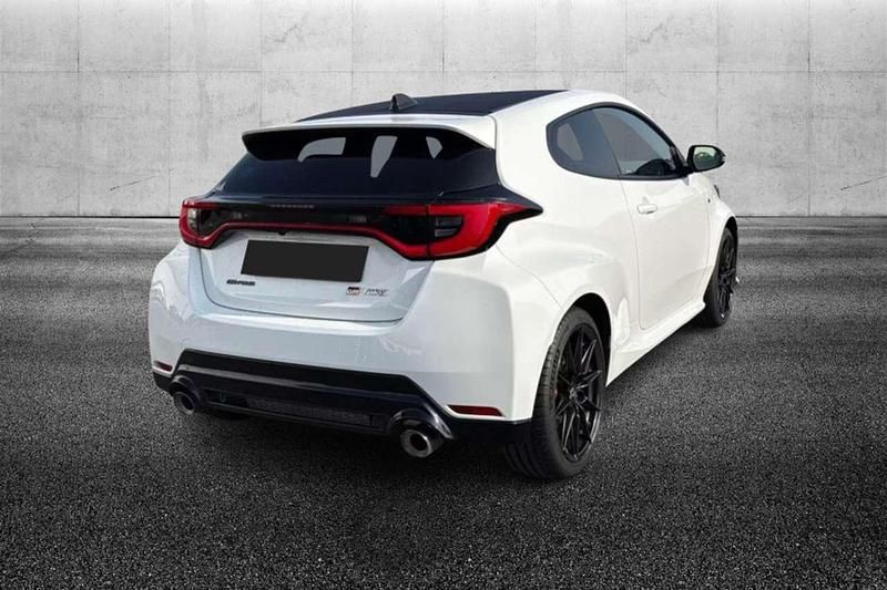 Usata Toyota Yaris 304 CV (223 kW) 2025 Bianco Utilitaria