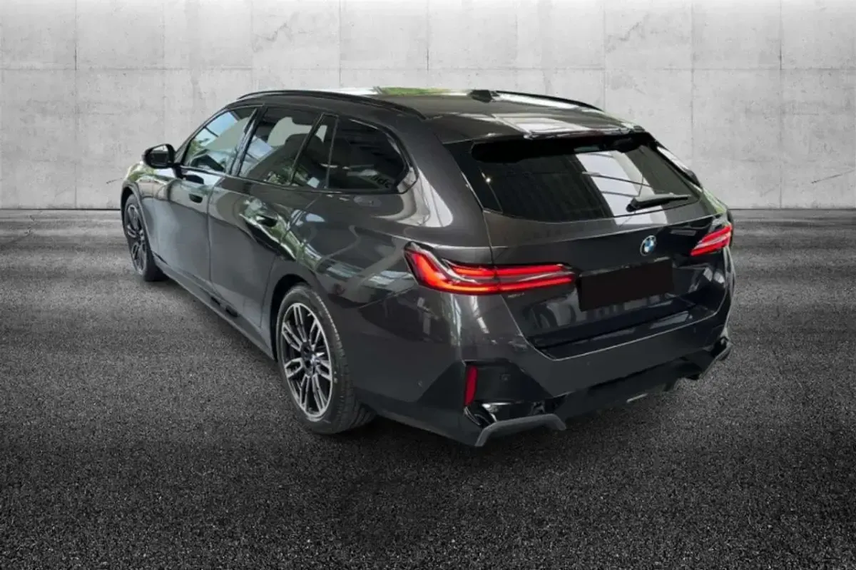 Usata BMW 520 M Sport 197 CV (144 kW) 2024 Grigio Station wagon
