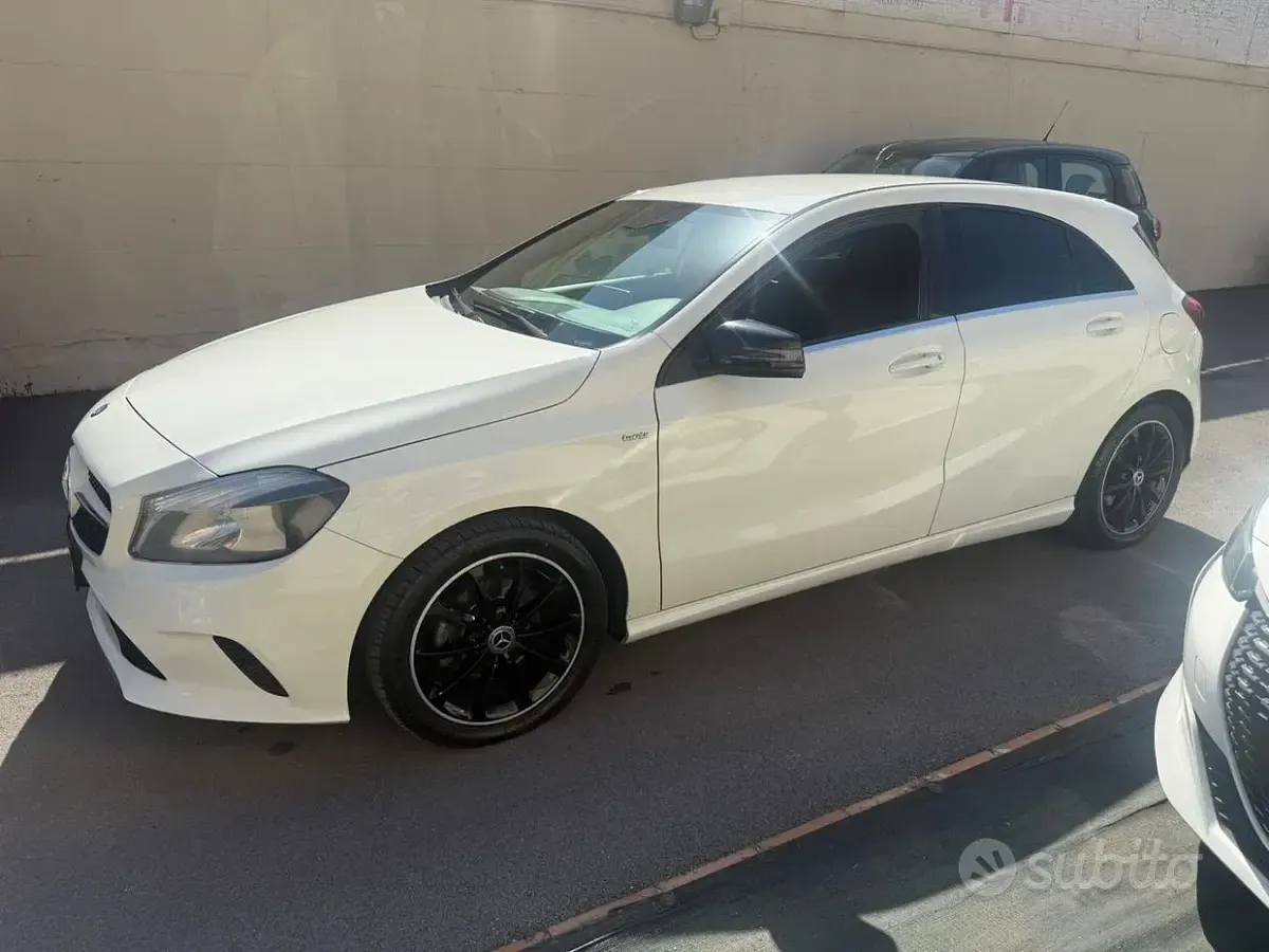Usata Mercedes A160 90 CV (66 kW) 2017 Bianco Berlina