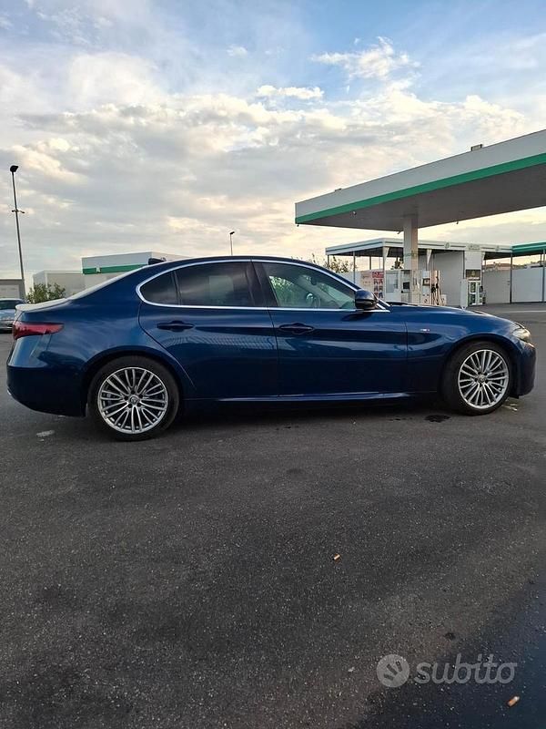 Usata Alfa Romeo Giulia 136 CV (100 kW) 2017 Blu Berlina