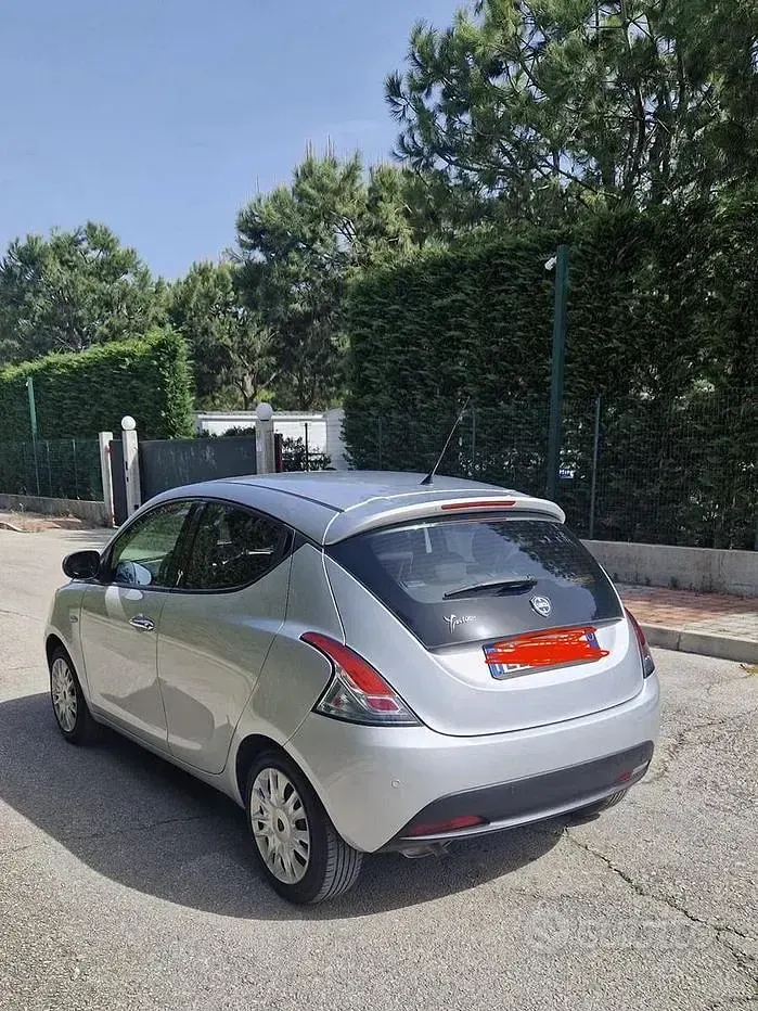 Usata Lancia Ypsilon 69 CV (50 kW) 2012 Grigio Utilitaria