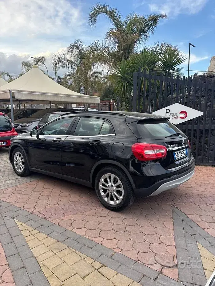 Usata Mercedes GLA180 109 CV (80 kW) 2017 Nero SUV
