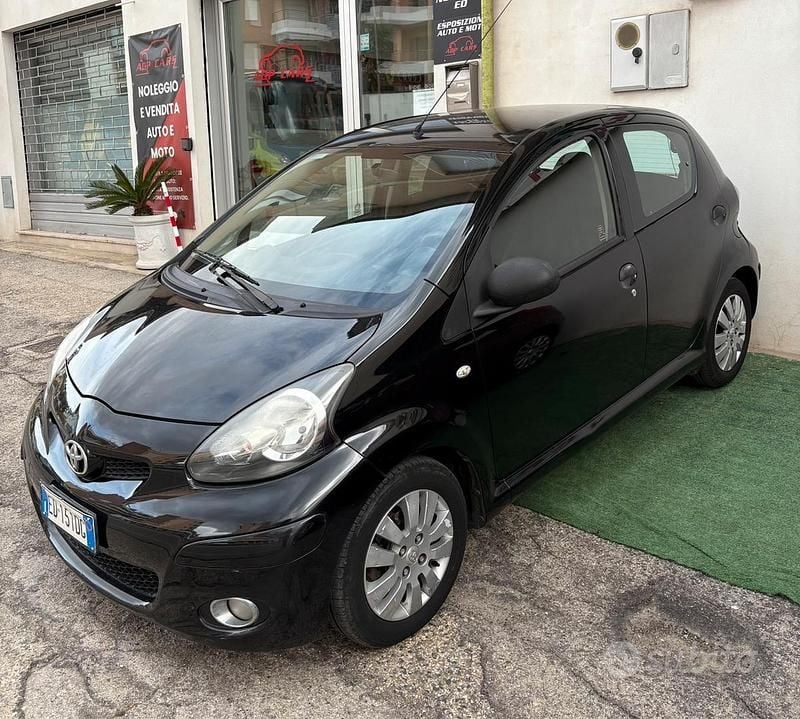 Nero Usata 2010 Toyota Aygo Edition Due volumi | 4900 € (Buon prezzo) - Immagine 1/4