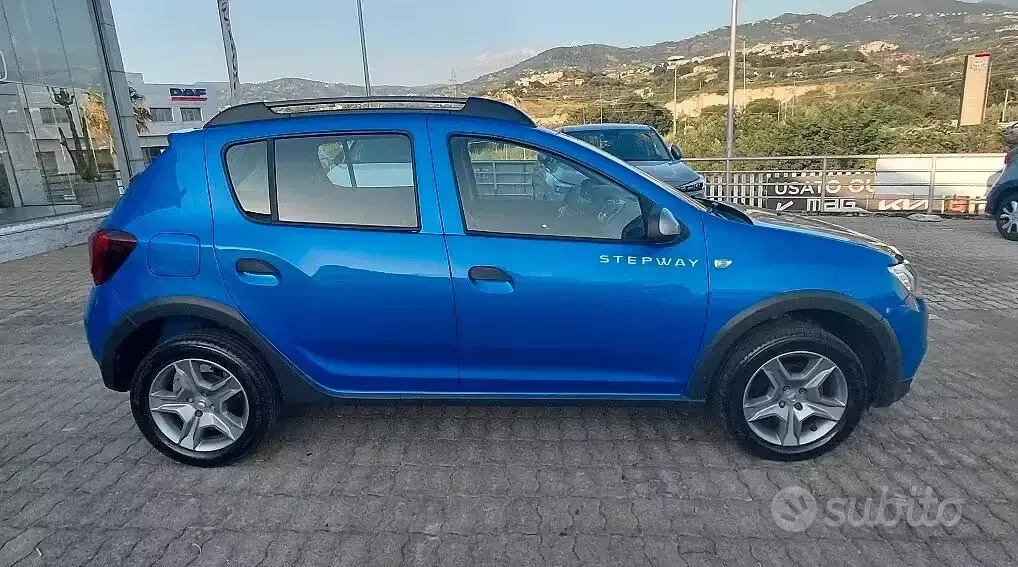 Usata Dacia Sandero Stepway 90 CV (66 kW) 2017 Blu Berlina