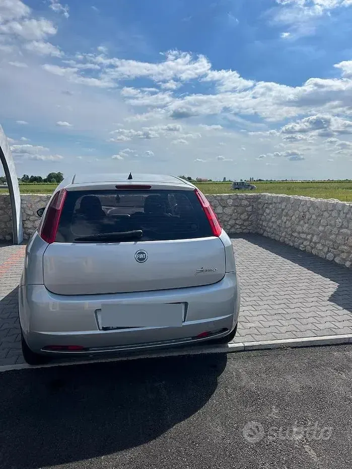 Usata Fiat Grande Punto 75 CV (55 kW) 2007 Grigio Utilitaria
