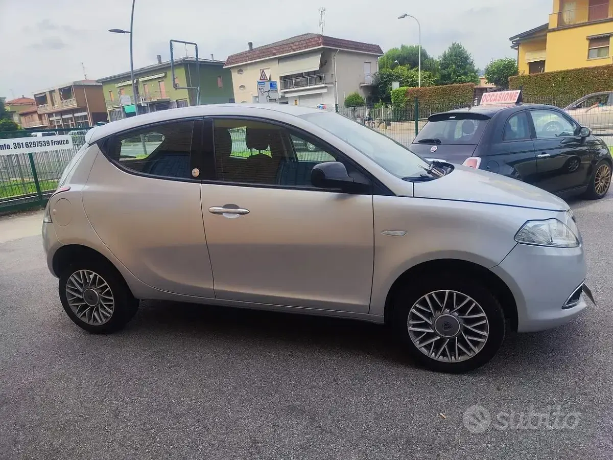 Usata Lancia Ypsilon Silver 80 CV (58 kW) 2013 Grigio Utilitaria