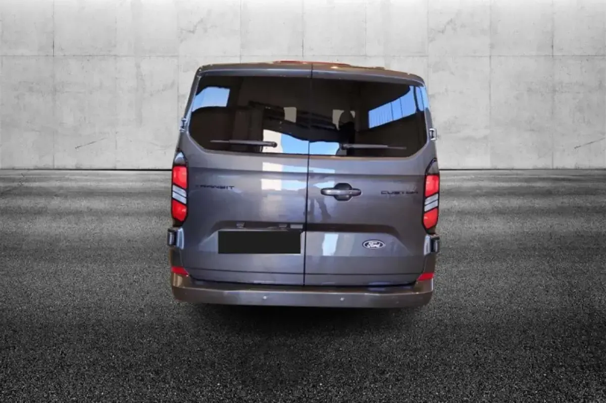 Usata Ford Transit Custom Titanium 136 CV (100 kW) 2025 Grigio Station wagon