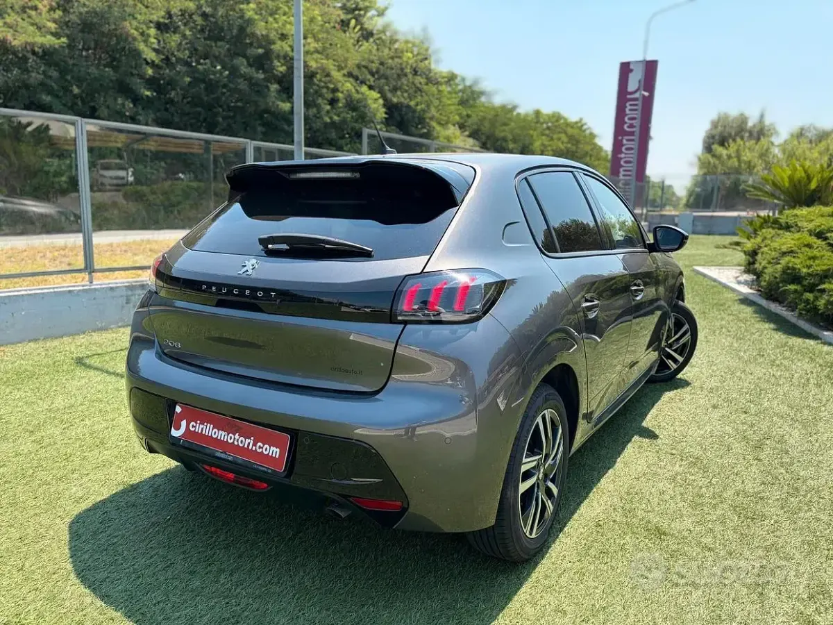 Usata Peugeot 208 Allure 101 CV (74 kW) 2021 Grigio Utilitaria