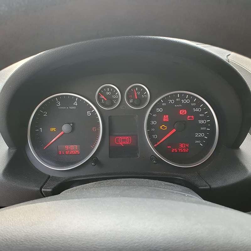 Usata Audi A2 75 CV (55 kW) 2003 Argento Utilitaria