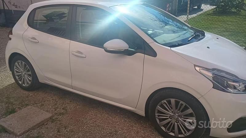 Usata Peugeot 208 2016 Bianco Utilitaria