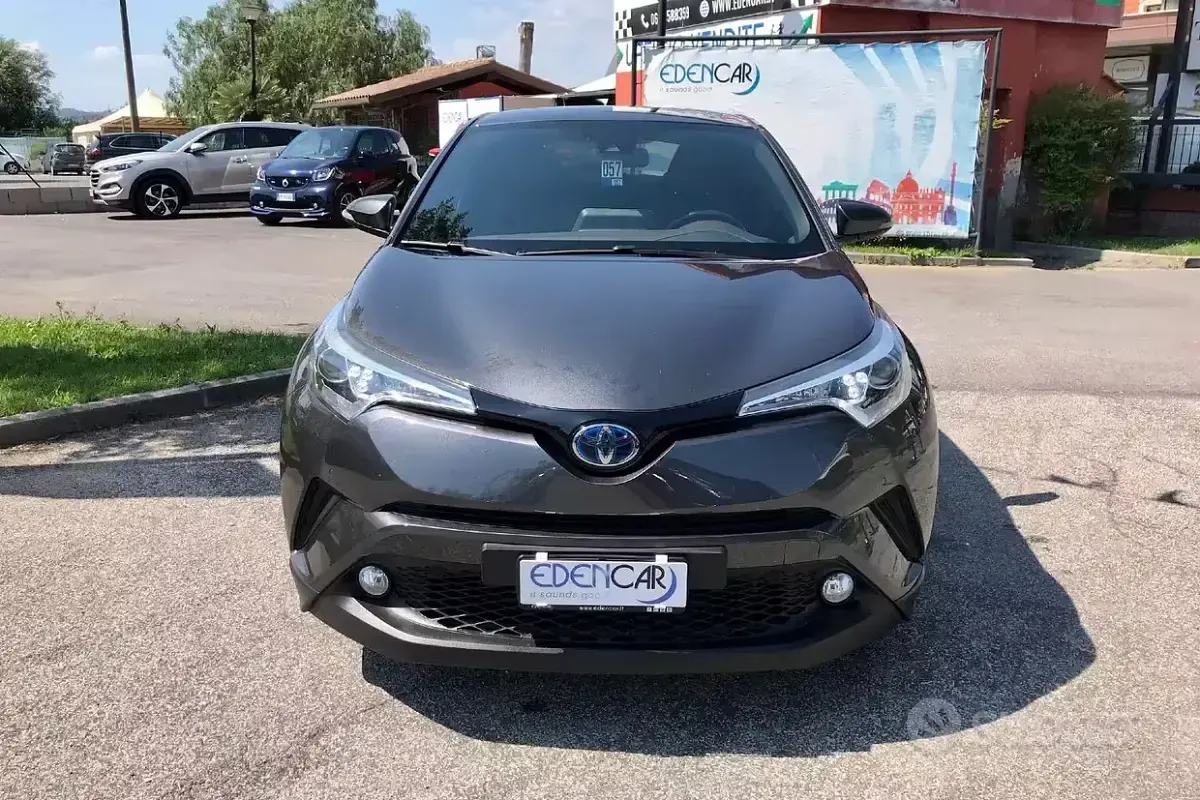 Usata Toyota C-HR Lounge 98 CV (72 kW) 2017 SUV