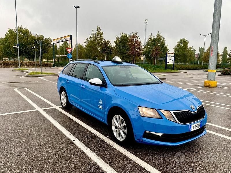 Blu/azzurro Usata 2019 Skoda Octavia Station wagon | 11.500 € (Buon prezzo) - Immagine 1/4