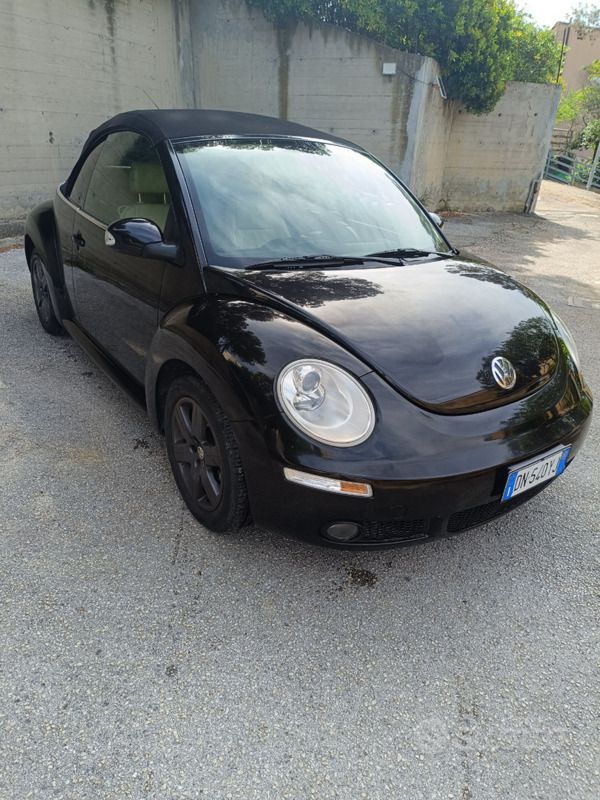 Usata VW Beetle 105 CV (77 kW) 2007 Nero Cabrio
