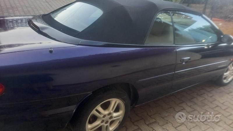 Usata Chrysler Stratus 131 CV (96 kW) 1996 Blu Cabrio