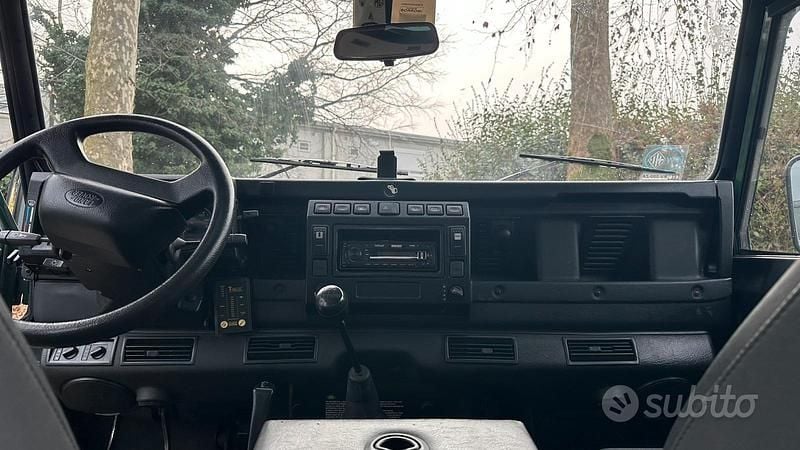 Usata Land Rover Defender 122 CV (89 kW) 2004 Verde Station wagon