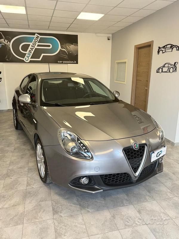 Usata Alfa Romeo Giulietta Distinctive 120 CV (88 kW) 2016 Grigio Utilitaria
