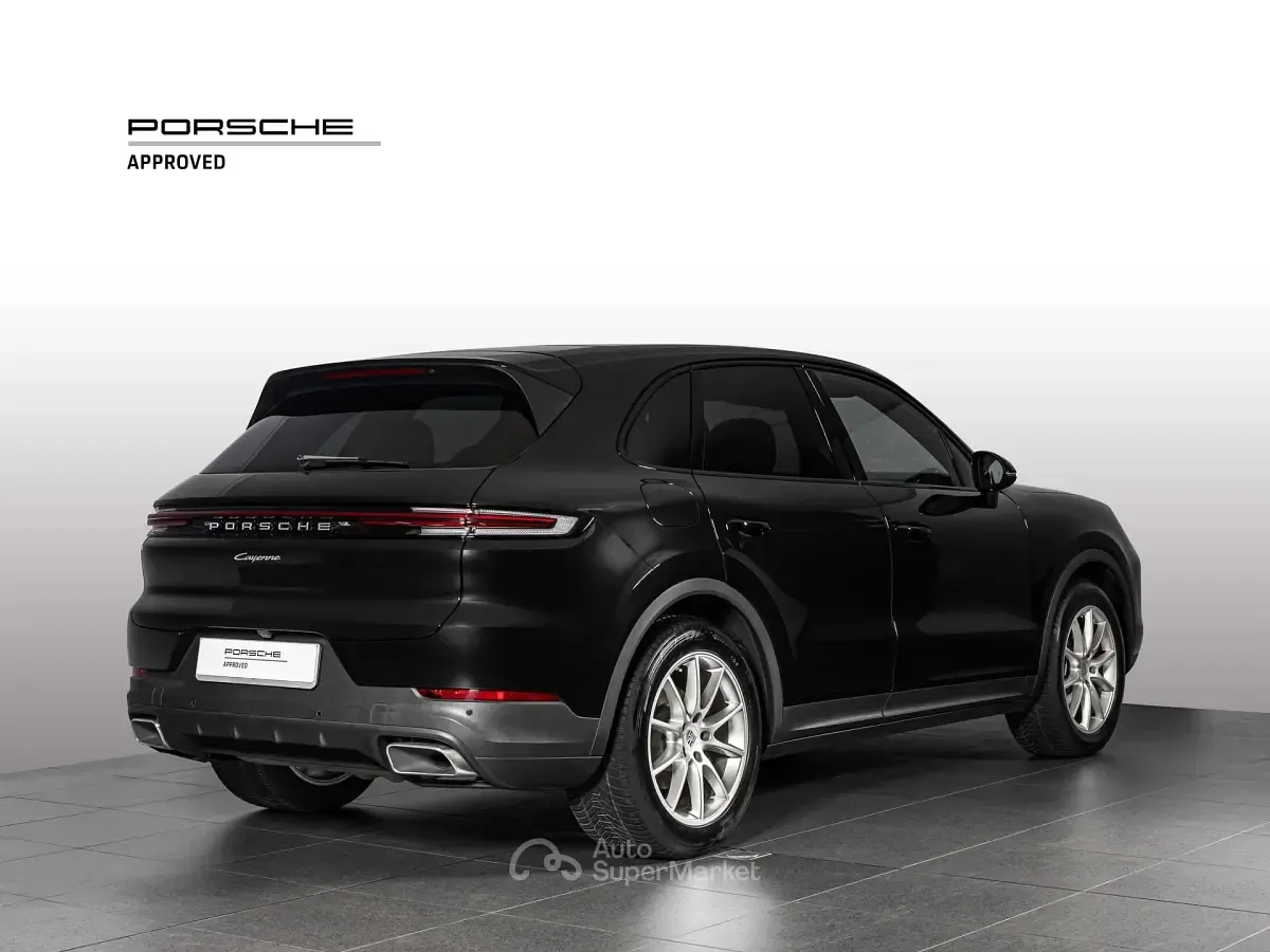 Usata Porsche Cayenne 354 CV (260 kW) 2024 Nero cromite metallizzato SUV