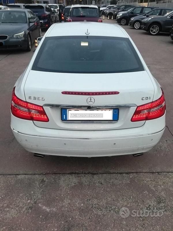 Usata Mercedes E350 231 CV (169 kW) 2010 Bianco Coupé