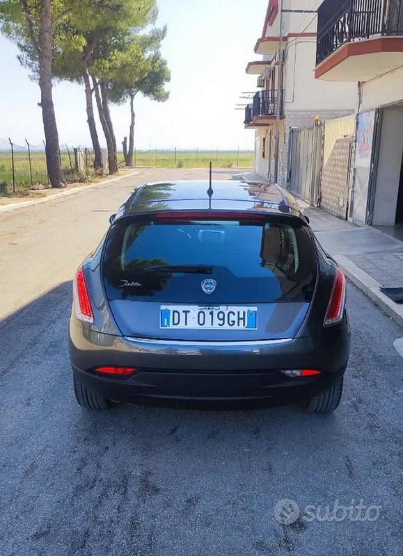 Usata Lancia Delta 120 CV (88 kW) 2009 Grigio Utilitaria
