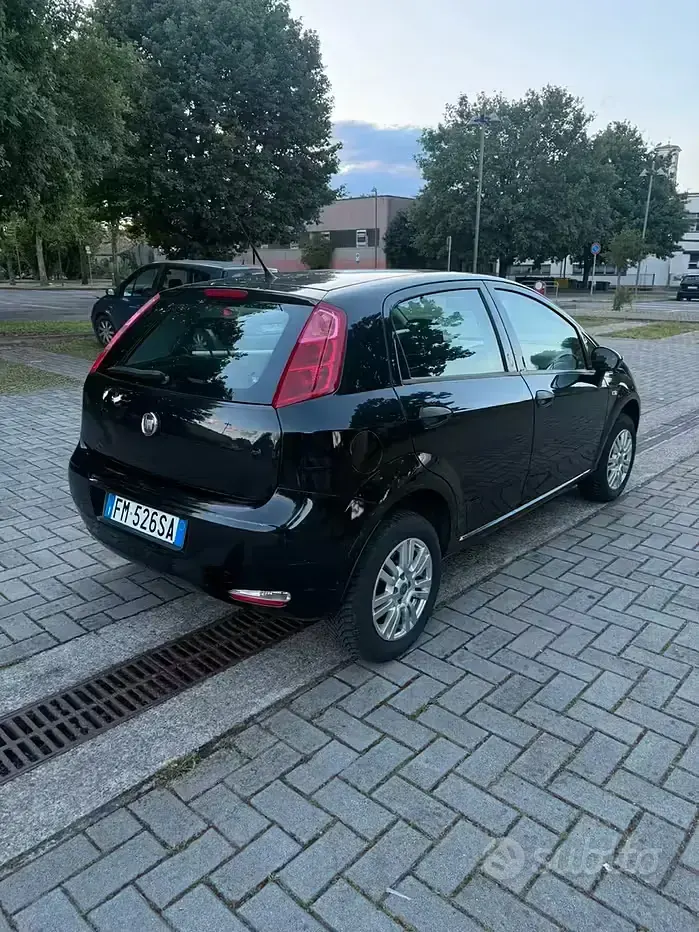 Usata Fiat Punto 77 CV (56 kW) 2018 Nero Utilitaria