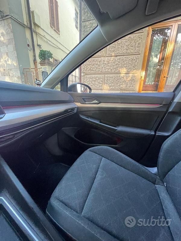 Usata VW Golf VIII Life 110 CV (80 kW) 2020 Grigio Utilitaria