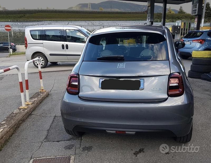 Usata Fiat 500e 86 kW (118 CV) 2022 Grigio Berlina