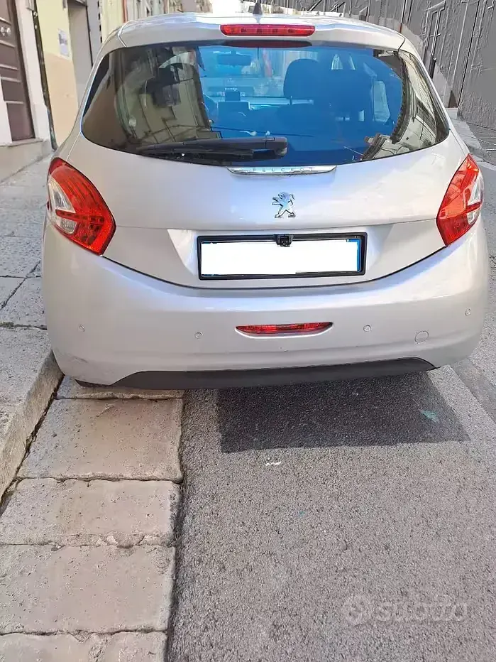 Usata Peugeot 208 Active 68 CV (50 kW) 2014 Grigio Utilitaria