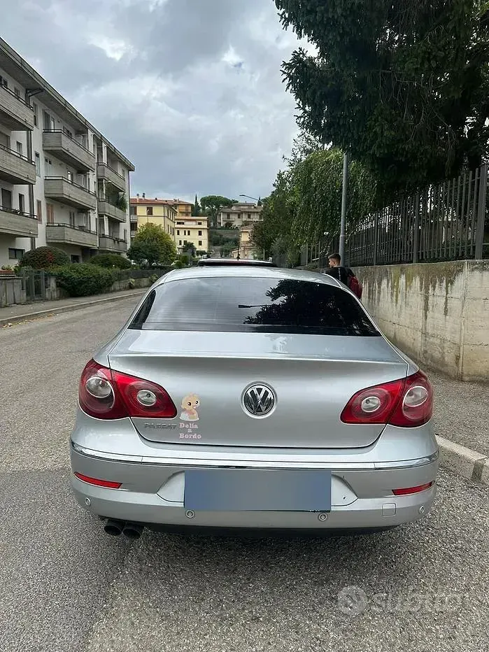 Usata VW Passat 140 CV (102 kW) 2010 Grigio Berlina