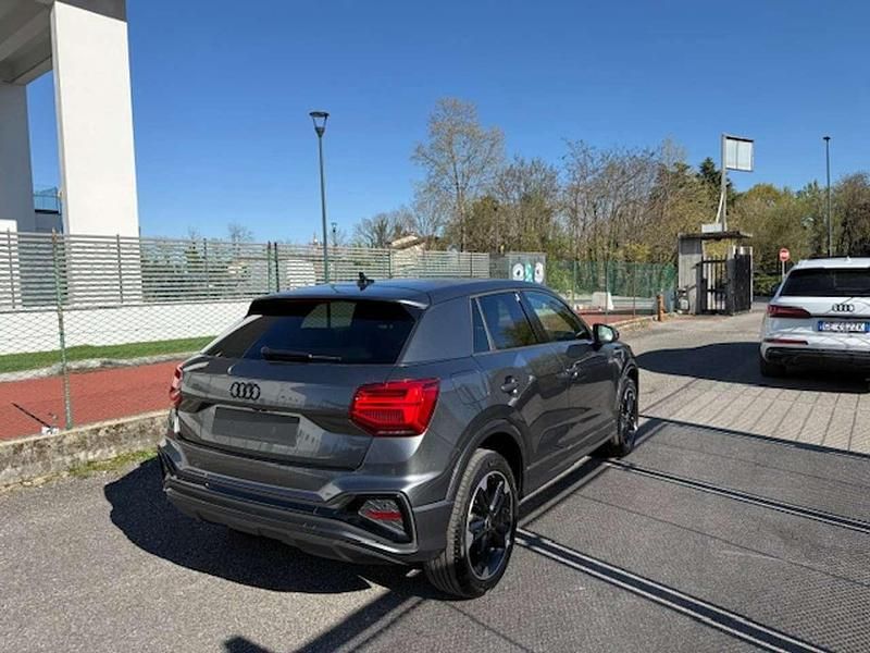 Usata Audi Q2 S-Line 150 CV (110 kW) 2022 Grigio daytona perlato SUV