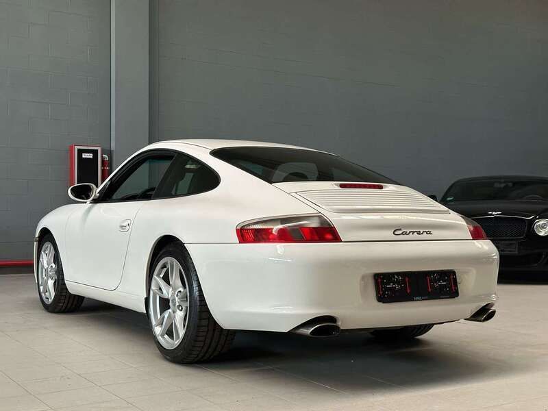Usata Porsche 911 Carrera 320 CV (235 kW) 2002 Bianco Coupé