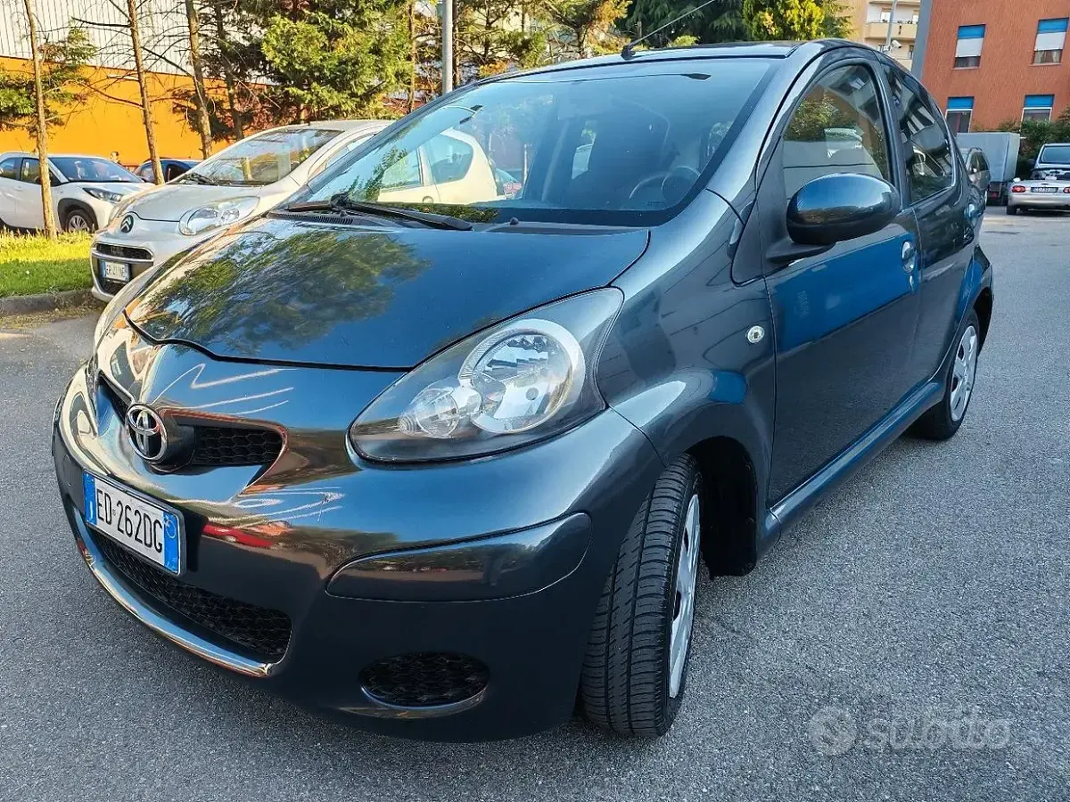 Begagnad Toyota Aygo 68 HK (50 kW) 2010 Grå Halvkombi