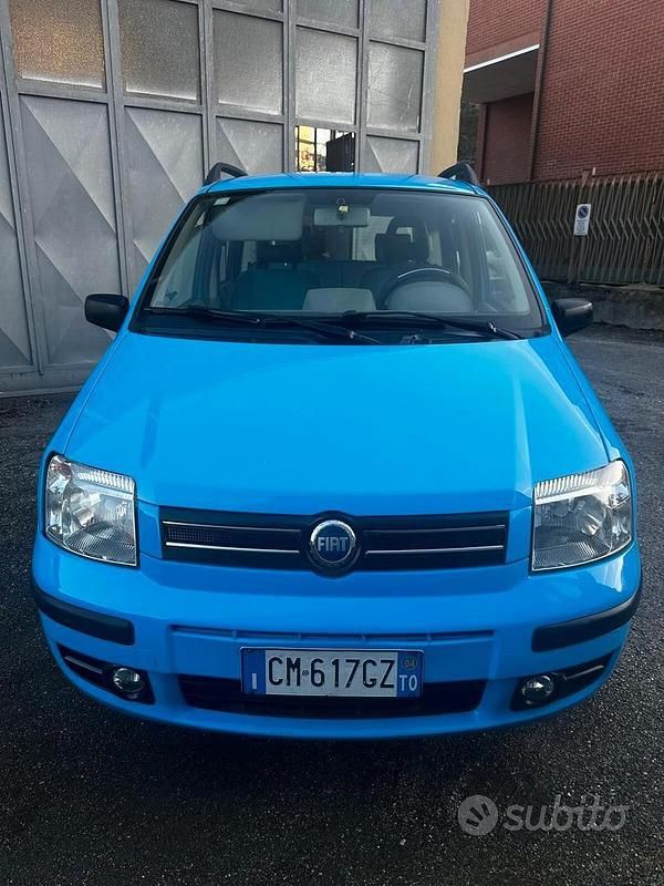 Usata Fiat Panda Active 60 CV (44 kW) 2004 Blu Utilitaria