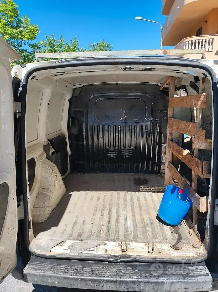 Begagnad Fiat Doblò 105 HK (77 kW) 2004 Vit Minibuss
