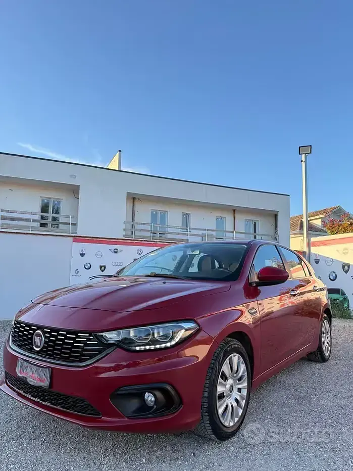 Usata Fiat Tipo Lounge 95 CV (69 kW) 2018 Rosso Berlina