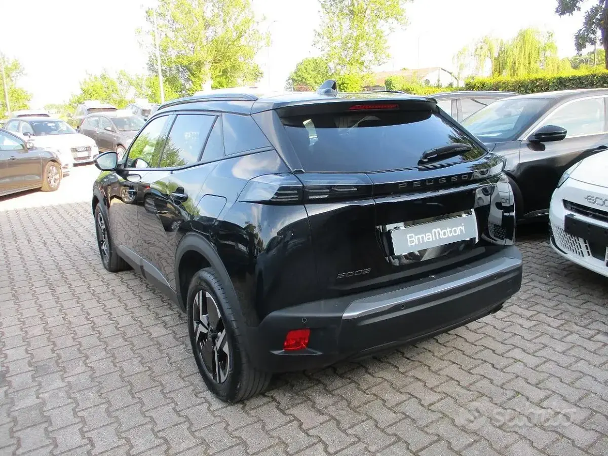 Usata Peugeot 2008 Allure 101 CV (74 kW) 2025 Nero SUV