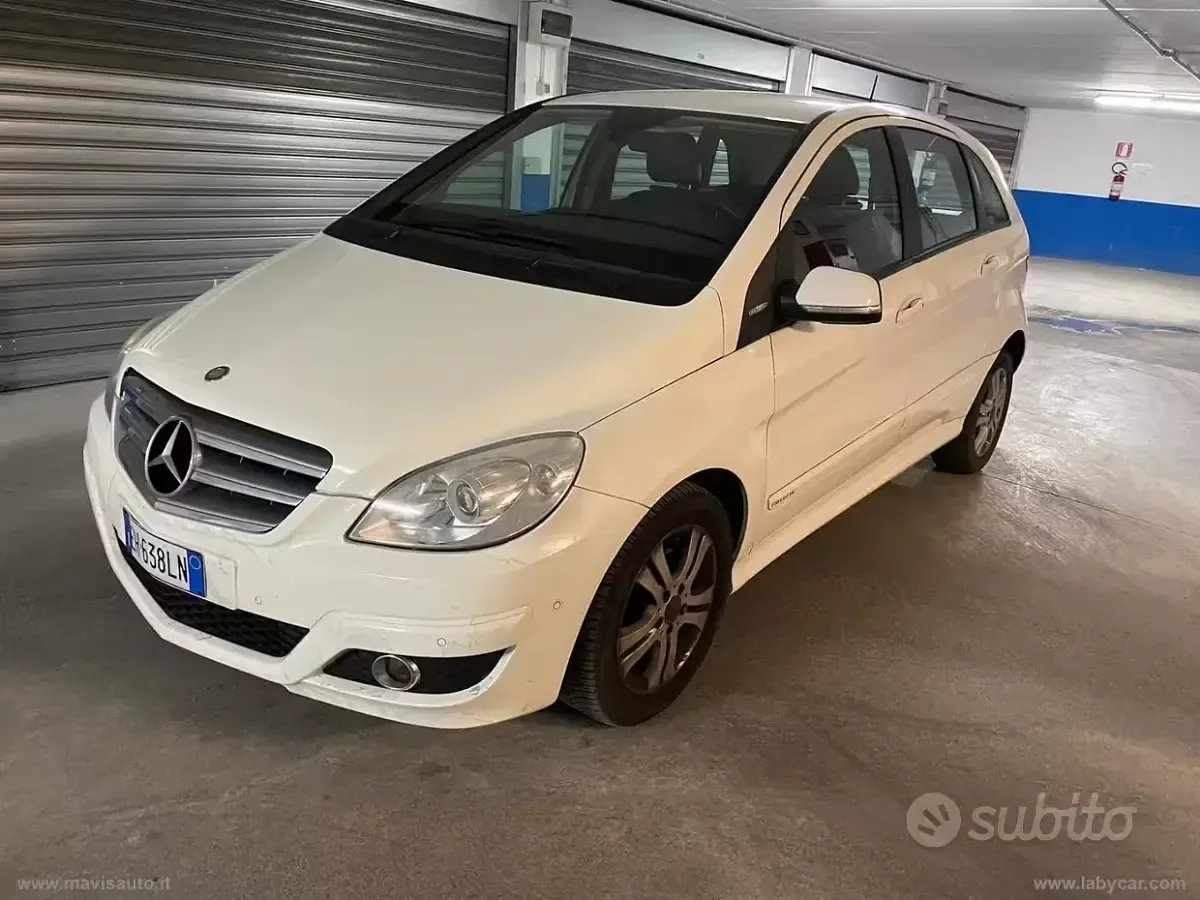 Usata Mercedes B180 Executive 116 CV (85 kW) 2011 Bianco Utilitaria
