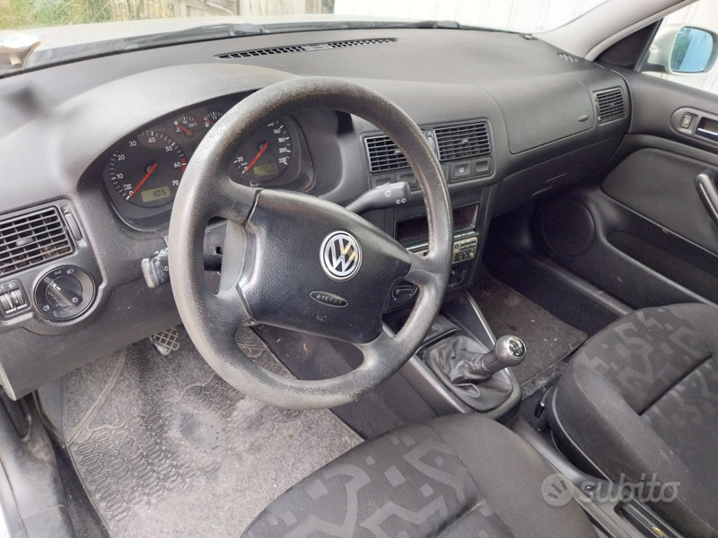 Usato 2000 VW Golf IV 1.4 Benzin 75 CV (3.500 €)