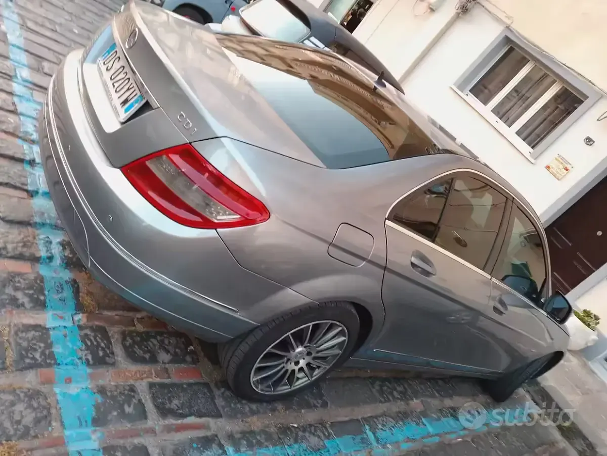 Usata Mercedes C220 170 CV (125 kW) 2009 Grigio Berlina