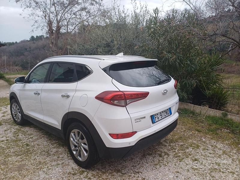 Usata Hyundai Tucson Xpossible 141 CV (103 kW) 2016 Bianco SUV