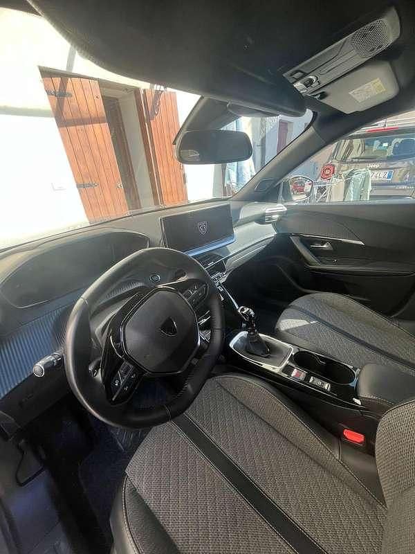 Usata Peugeot 2008 Allure 102 CV (75 kW) 2023 Grigio SUV
