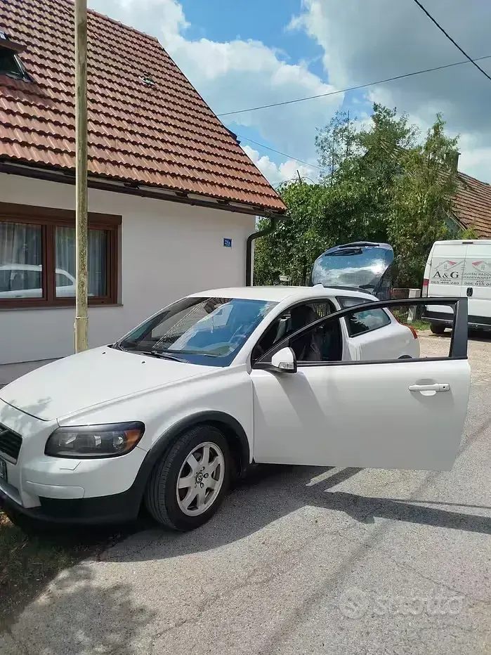 Usata Volvo C30 109 CV (80 kW) 2009 Bianco Utilitaria
