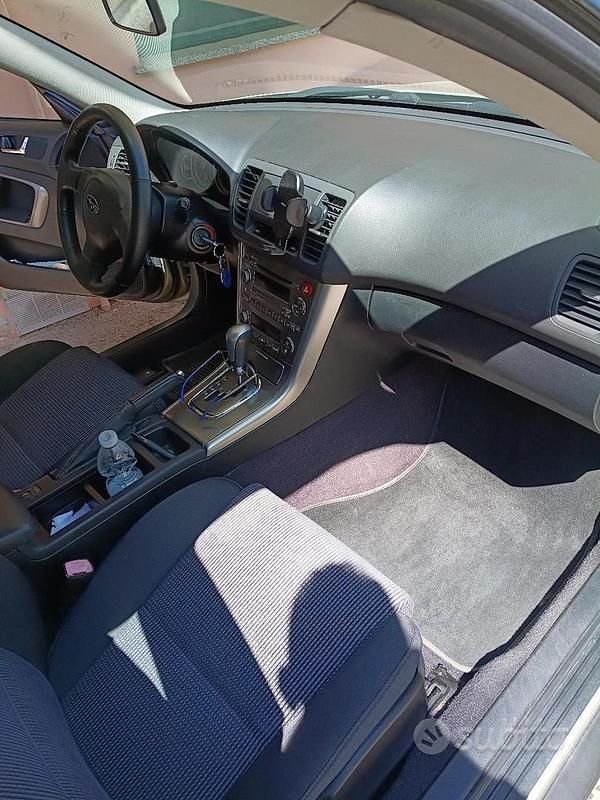 Usata Subaru Outback 165 CV (121 kW) 2005 Marrone Station wagon