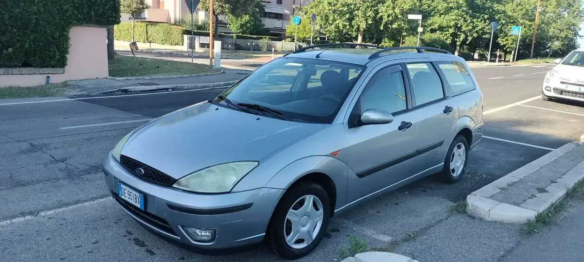 Usata Ford Focus Ambiente 101 CV (74 kW) 2004 Station wagon