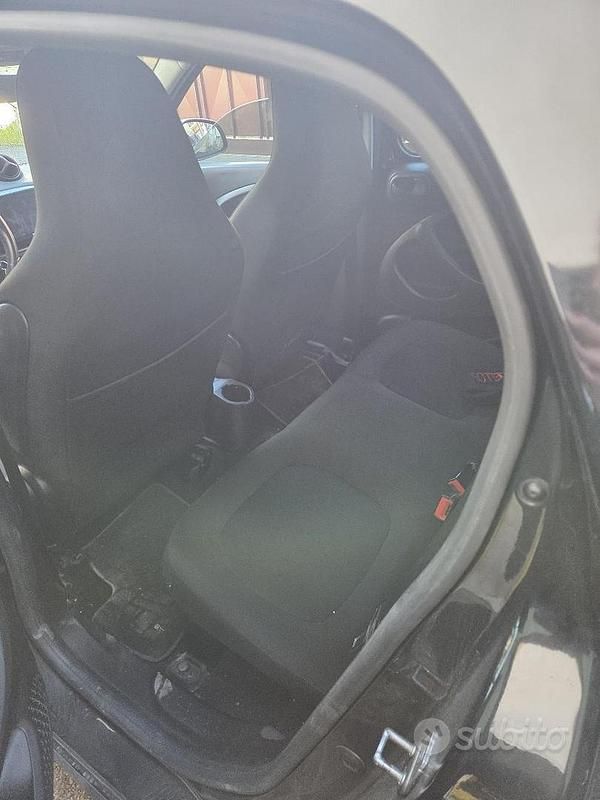 Usata Smart ForFour 71 CV (52 kW) 2015 Nero Utilitaria