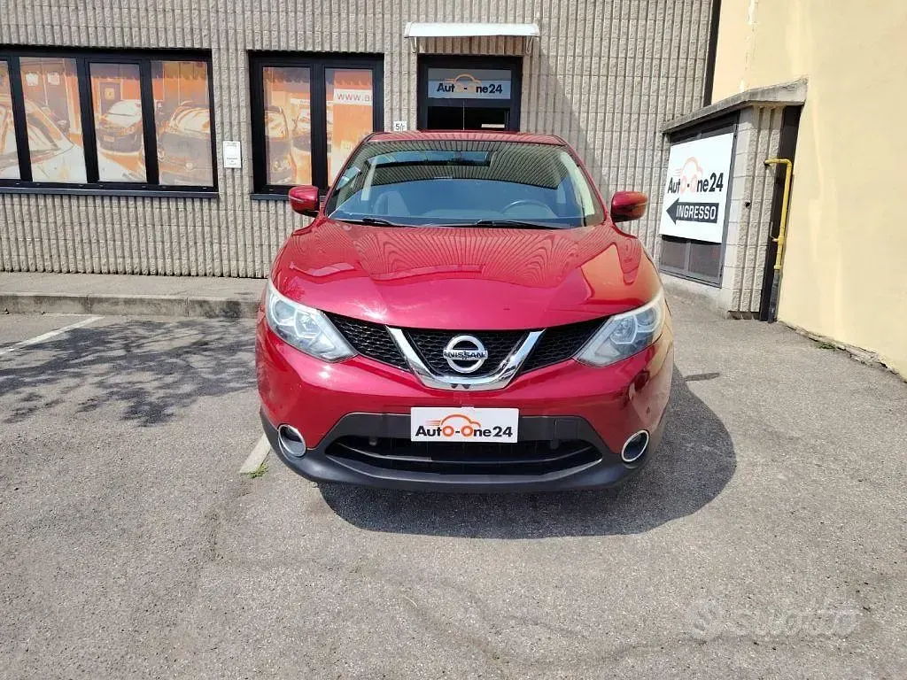 Usata Nissan Qashqai Tekna 110 CV (80 kW) 2017 Rosso scarlatto metallizzato SUV